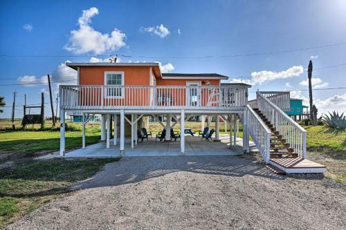 Beachy Escape - Steps To Shore And Restaurant!