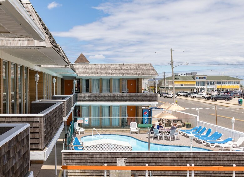 Charlroy Motel