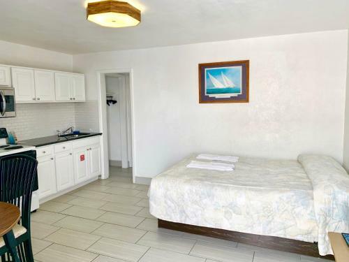 White Caps Motel