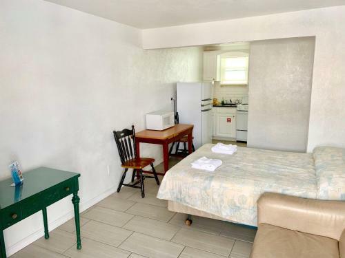 White Caps Motel