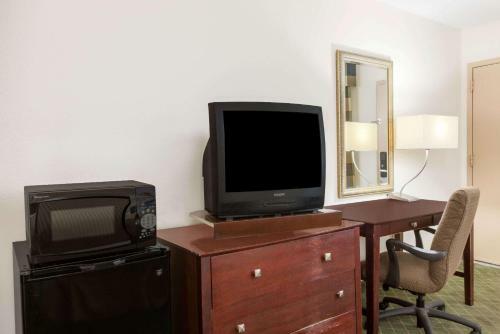 Motel Knights Inn Parkway