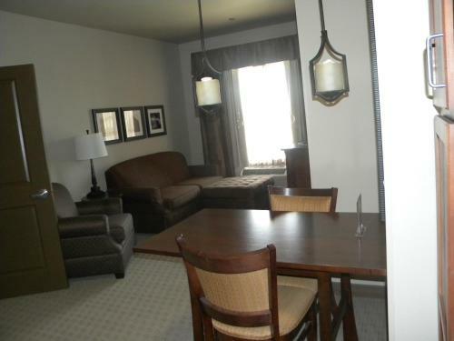 Hotel Teddy's Residential Suites