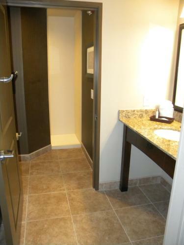 Hotel Teddy's Residential Suites