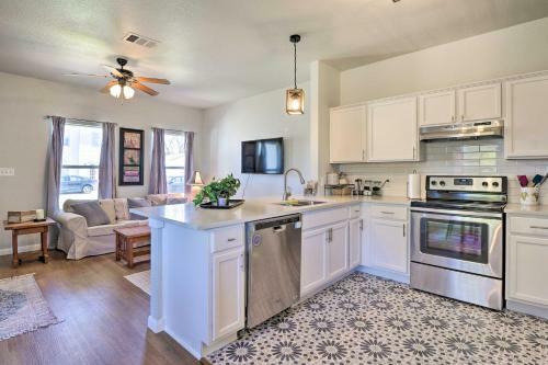 Bright Georgetown Home About 1 Mi To Town Square!