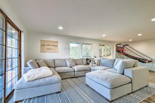 Spacious Family Home On The Water And Boat Dock