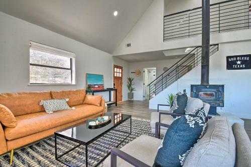 Spacious Family Home On The Water And Boat Dock