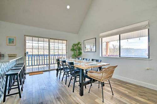 Spacious Family Home On The Water And Boat Dock