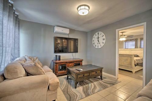 Quaint El Paso Apartment - 6 Mi To Downtown!