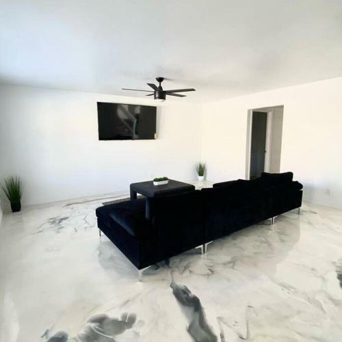 Villa Casa Nico - Contemporary Home With Pool & Gym