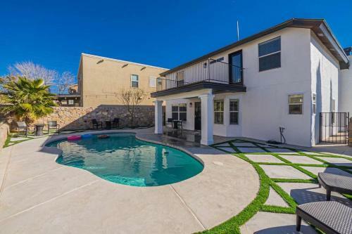 Villa Casa Nico - Contemporary Home With Pool & Gym