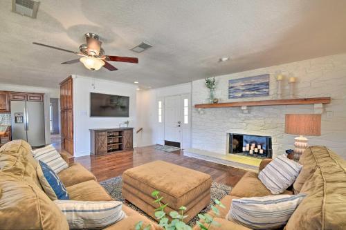 Lakeside Cottage Boat Dock And Spacious Decks!