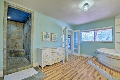 Lakeside Cottage Boat Dock And Spacious Decks!