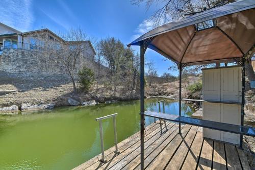 Lakeside Cottage Boat Dock And Spacious Decks!