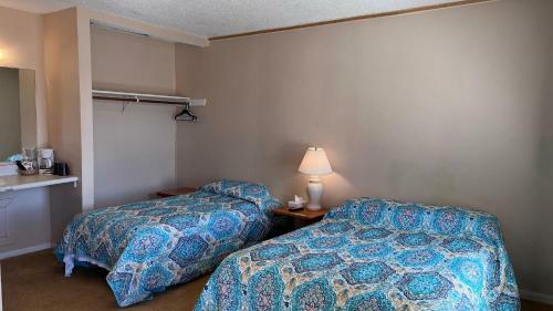 Alpine Lakeview Motel Room