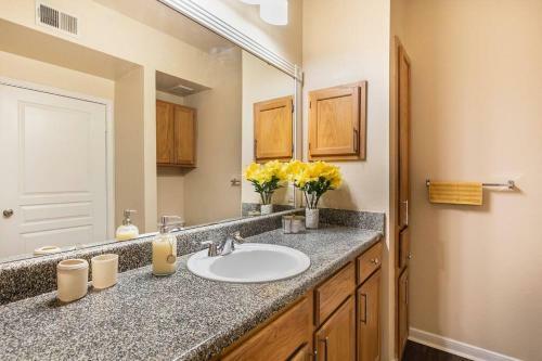 Apartamento A Dwtn Stylish Suite With Free Parking And Pool