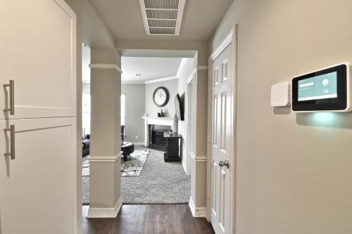 Elegant Stays Corporate Apartment Uptown - Downtown -