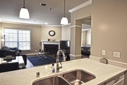 Elegant Stays Corporate Apartment Uptown - Downtown -