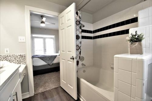 Elegant Stays Corporate Apartment Uptown - Downtown -