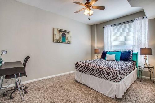 Spacious Poolside Apartment Downtown