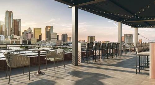 Contemporary Downtown Dallas Apartment With Pool