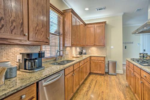Upscale Dallas Getaway About 5 Mi To Downtown!