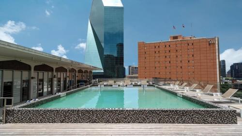 Cozysuites Stunning 2br 2ba Apartment Downtown