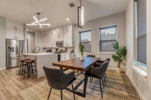 Apartamento Luxury 4 Bedroom Property! Close To Downtown!