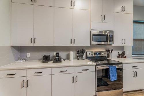 Apartamento Luxury 4 Bedroom Property! Close To Downtown!