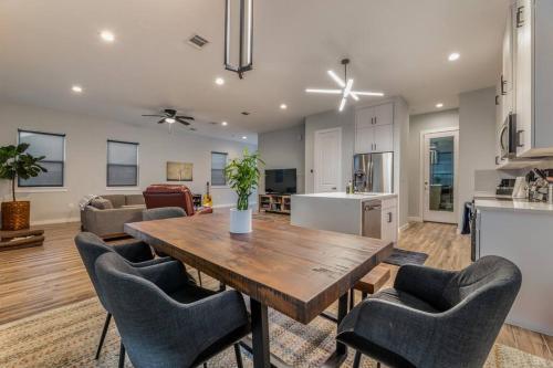 Apartamento Luxury 4 Bedroom Property! Close To Downtown!