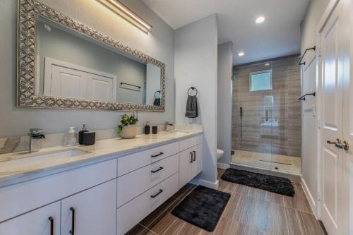 Apartamento Luxury 4 Bedroom Property! Close To Downtown!