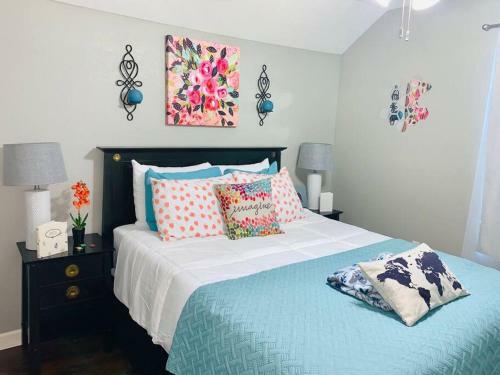 Witte Wonderland - Separate Garage Apartment!!
