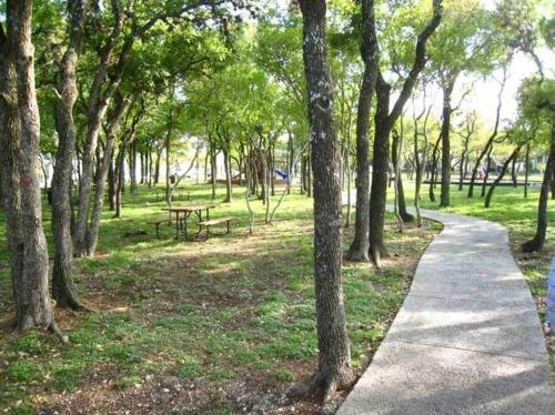 Witte Wonderland - Separate Garage Apartment!!
