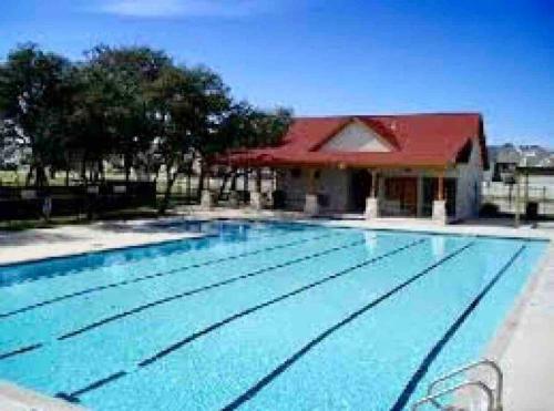 Witte Wonderland - Separate Garage Apartment!!