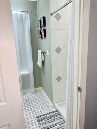 Witte Wonderland - Separate Garage Apartment!!