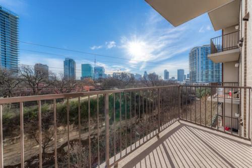 Bright Chic 1br Apartment By Stay Gia