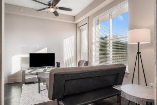 Bright Chic 1br Apartment By Stay Gia