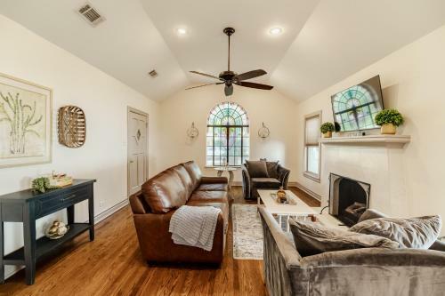 Kessler Park Retreat - Available For 28 Days Or Greater