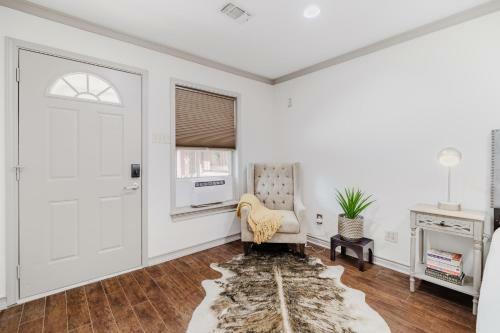 Kessler Park Retreat - Available For 28 Days Or Greater