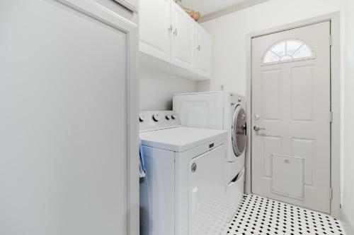 Kessler Park Retreat - Available For 28 Days Or Greater
