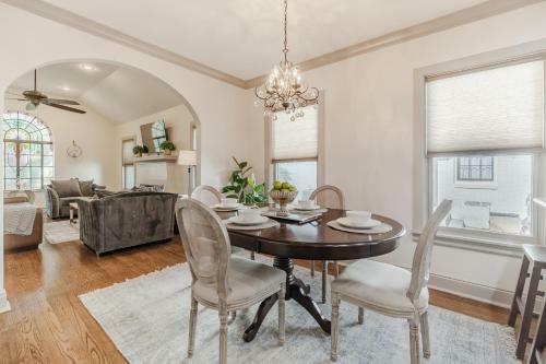 Kessler Park Retreat - Available For 28 Days Or Greater