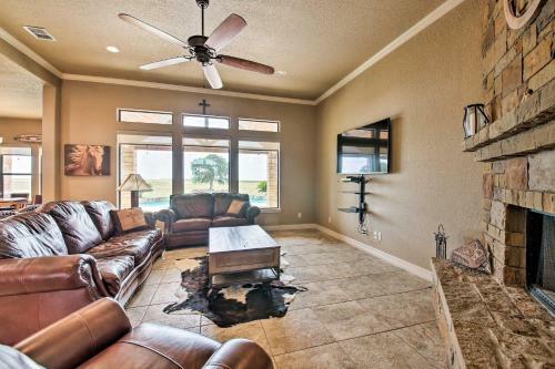 Upscale La Vernia House 30 Mi To San Antonio