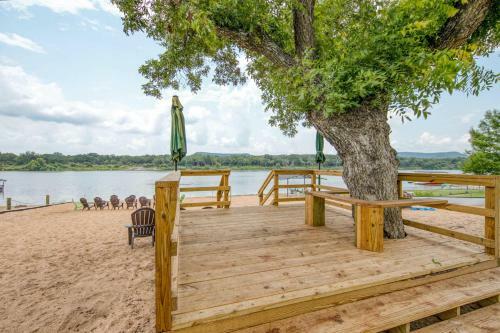 River Oaks Lookout - Unit A
