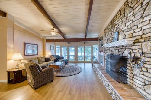River Oaks Lookout - Unit A
