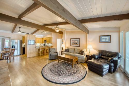 River Oaks Lookout - Unit A
