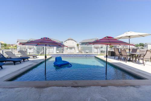 Lakeside Luxury Villa With Swimming Pool, Boat Lift
