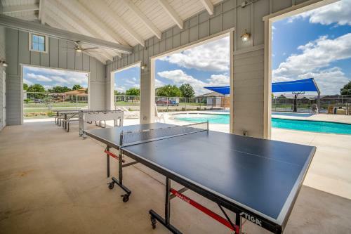 Lakeside Luxury Villa With Swimming Pool, Boat Lift