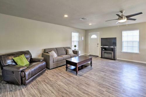Waterfront Retreat With Dock Access On Lake Whitney!