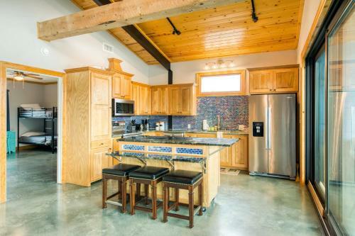 River Oaks Lookout - Unit A & B