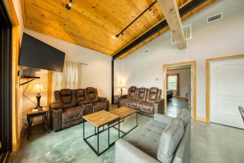River Oaks Lookout - Unit A & B