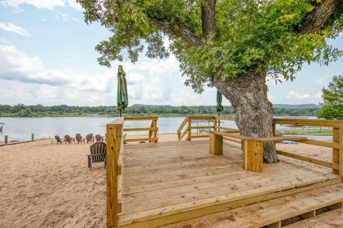 River Oaks Lookout - Unit A & B